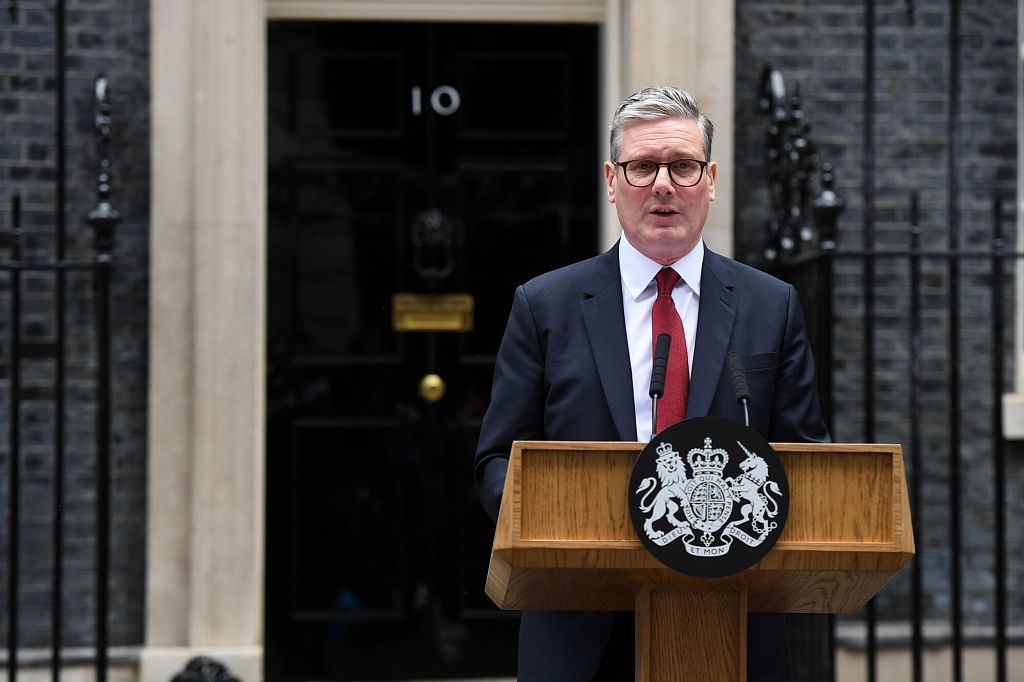 律师出身,被称“规矩先生”,英国新首相斯塔默是什么样的人?