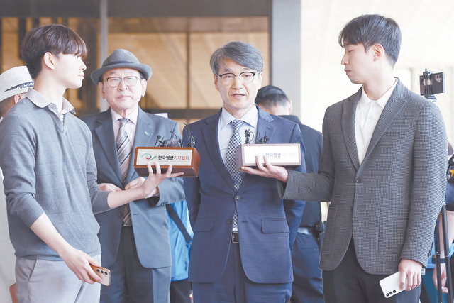 反腐官员自杀身亡,韩国总统夫人收受名牌包案再起波澜