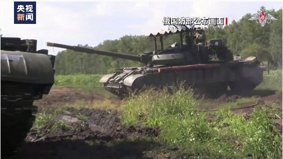 库尔斯克一居民楼被导弹残骸击中!外媒:“乌军至少5个旅,突袭俄边境州”!泽连斯基发声