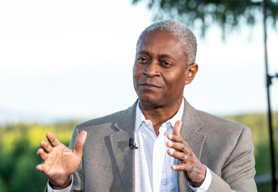 外盘头条:高盛、摩根大通模型显示市场预测美国经济衰退可能性上升 哈里斯将在北卡罗来纳公布经济计划细节